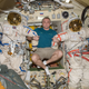 Imagen para el artículo titulado El satélite más espeluznante de la historia fue esta silueta de un astronauta vagando por el espacio